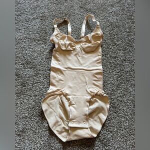 Skims Seamless Sculpting Brief Bodysuit Sand